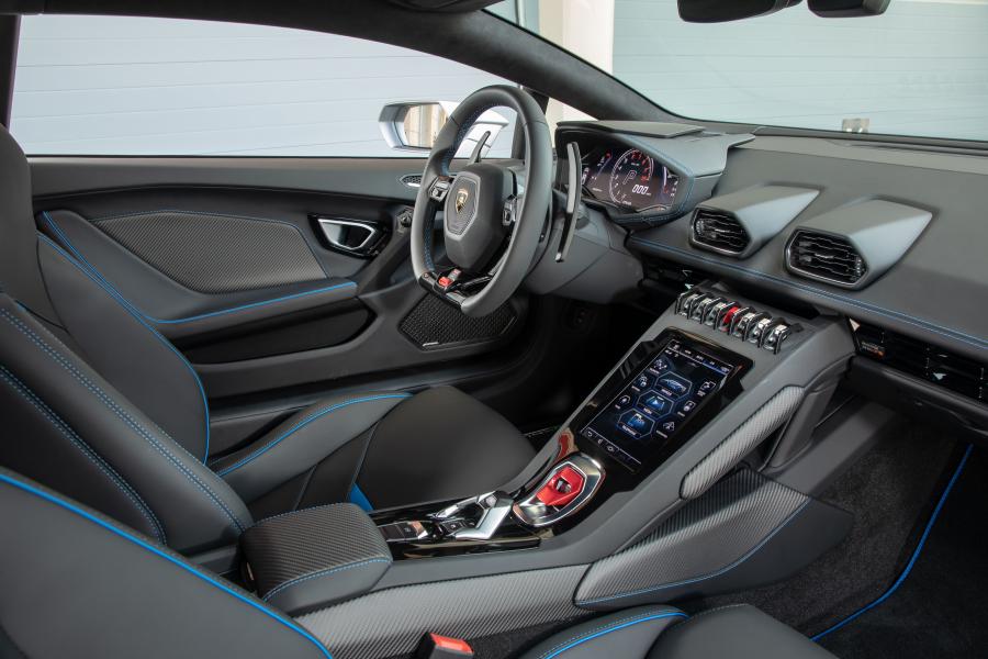 Интерьер Lamborghini Huracan EVO (LB724) 2019 года  (фото 39 из 87)